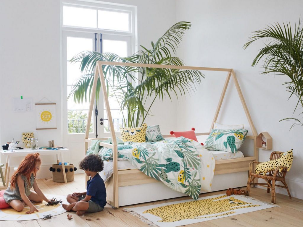Une chambre d'enfant avec un lit cabane : 7 idées déco - Joli Place