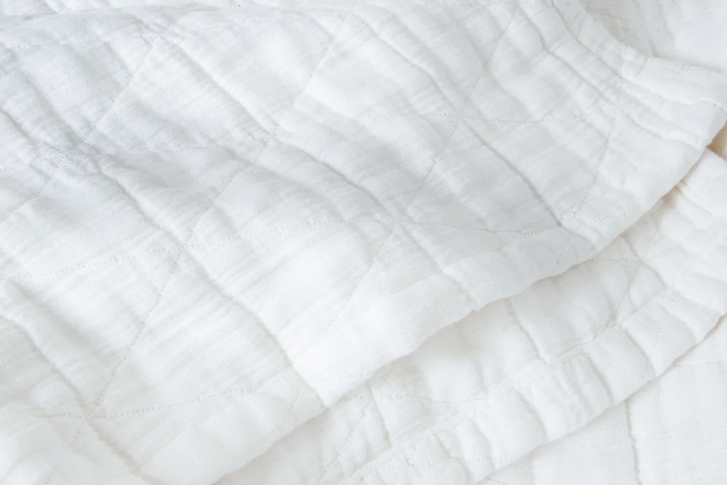Linge de lit blanc chic : tout est dans les détails - Joli Place