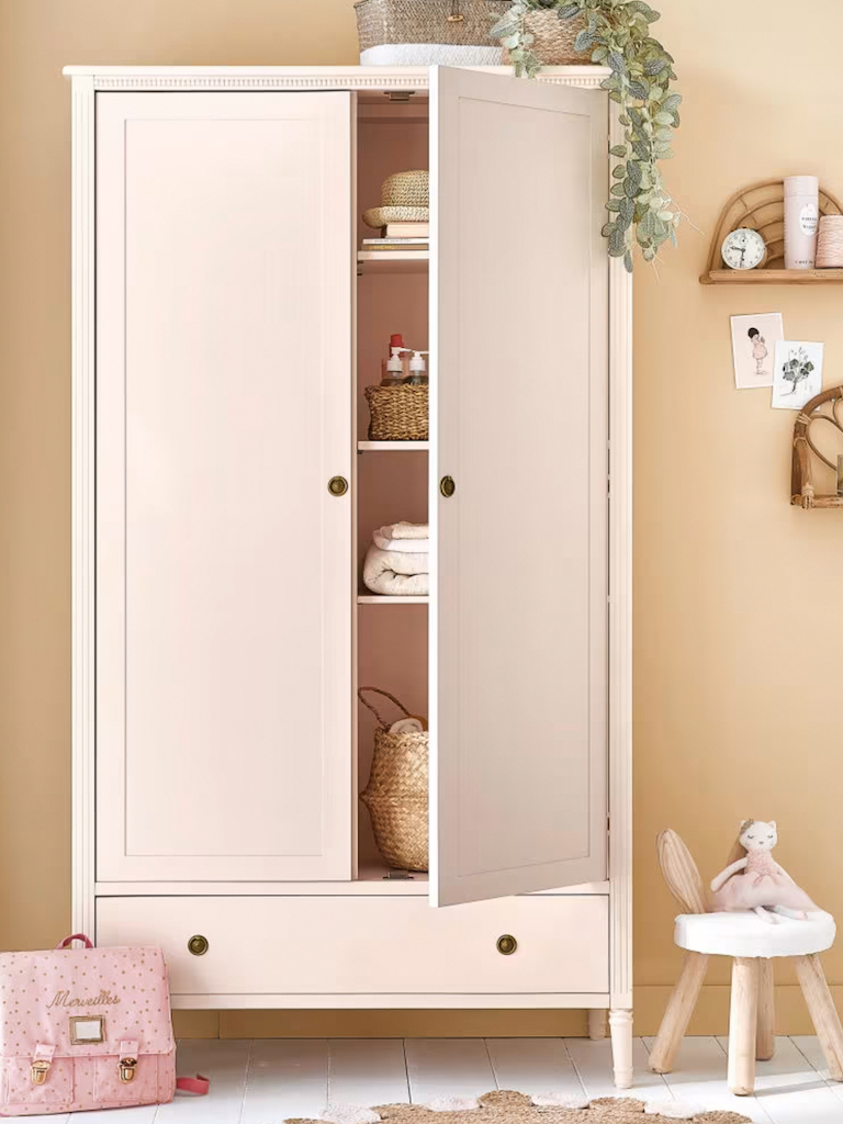 armoire enfant beige rosé