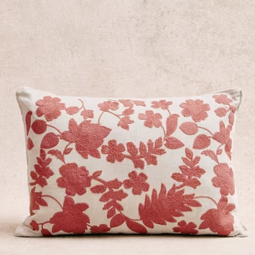 coussin brodé rose