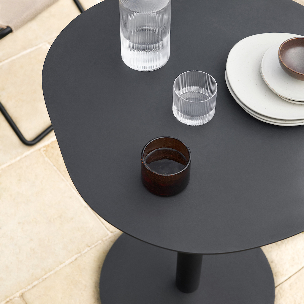 table de jardin design noire