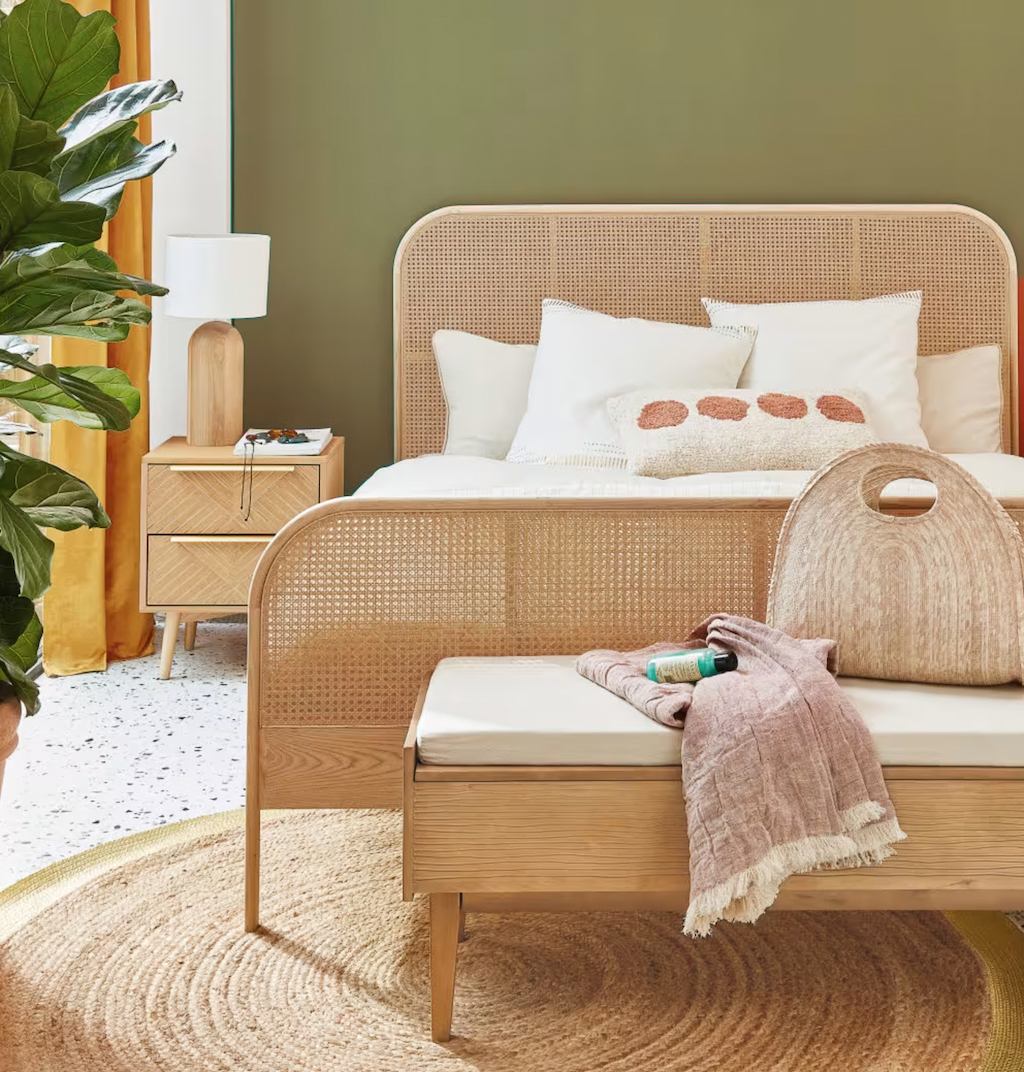 banc coffre bout de lit en bois et tissu blanc