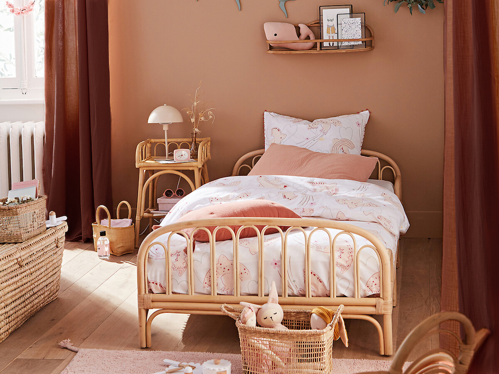 chambre terracotta et rotin enfant