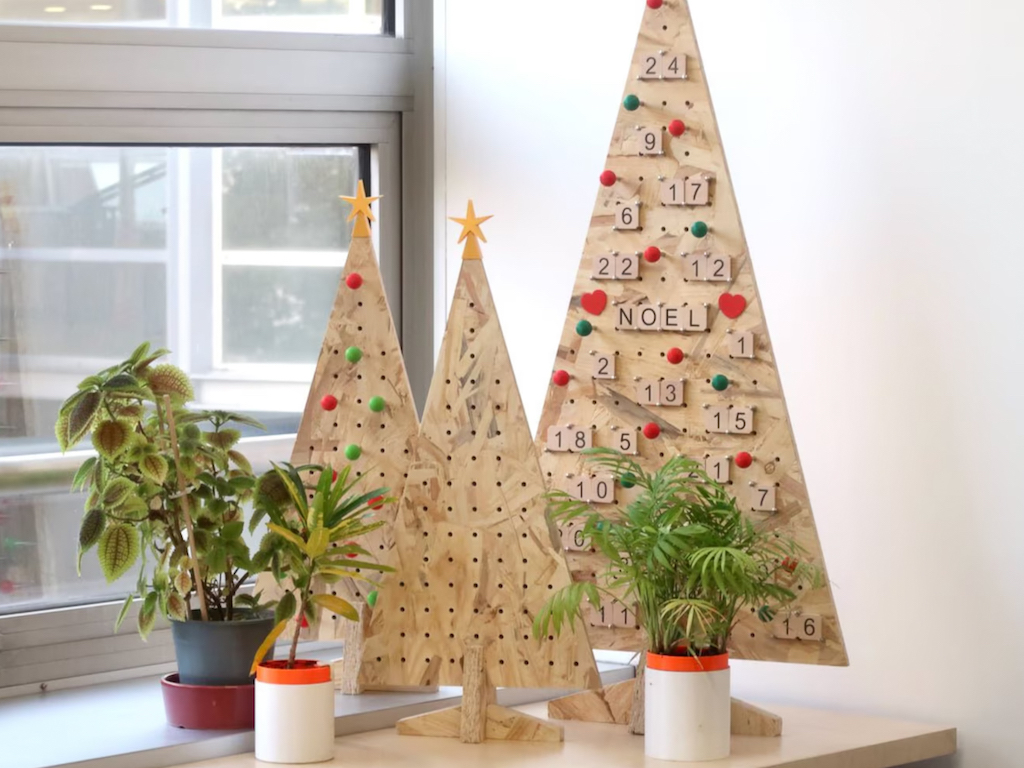 sapin de noël en bois pegboard