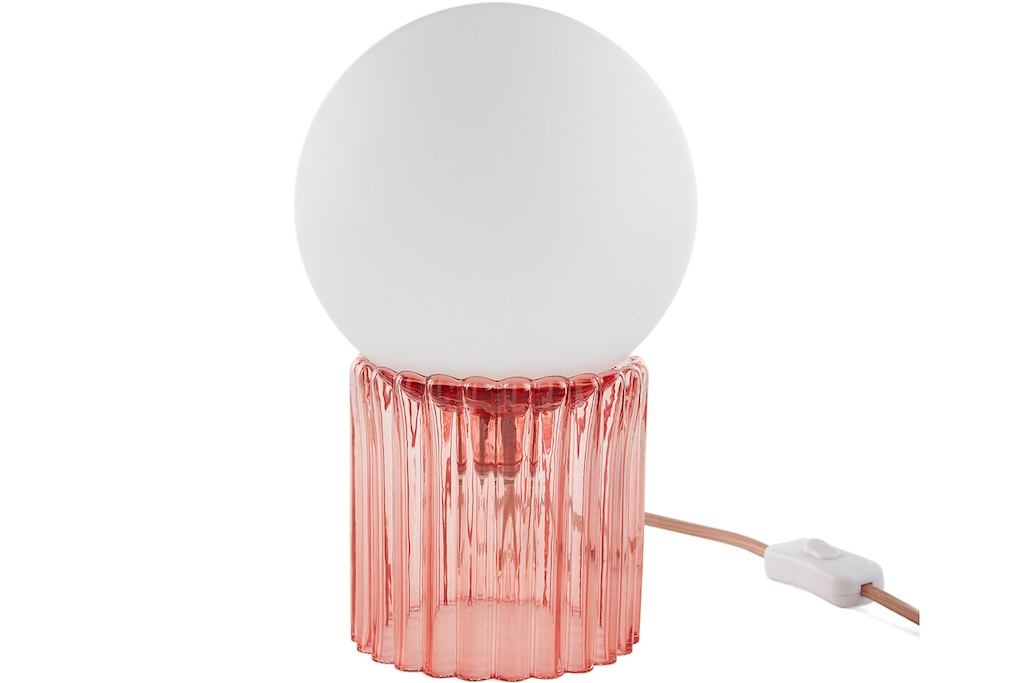 lampe en verre rose